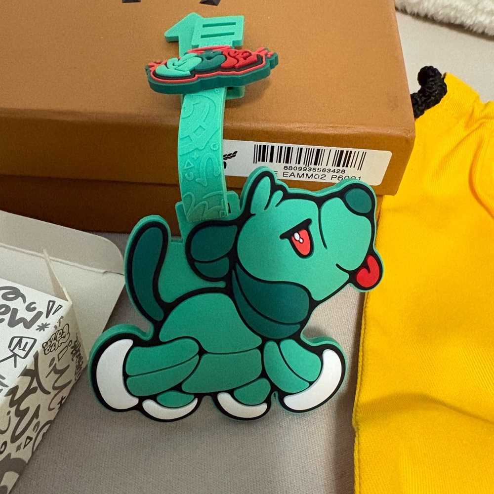 MCM with Green Dog Luggage Tag - Picture 1 of 6